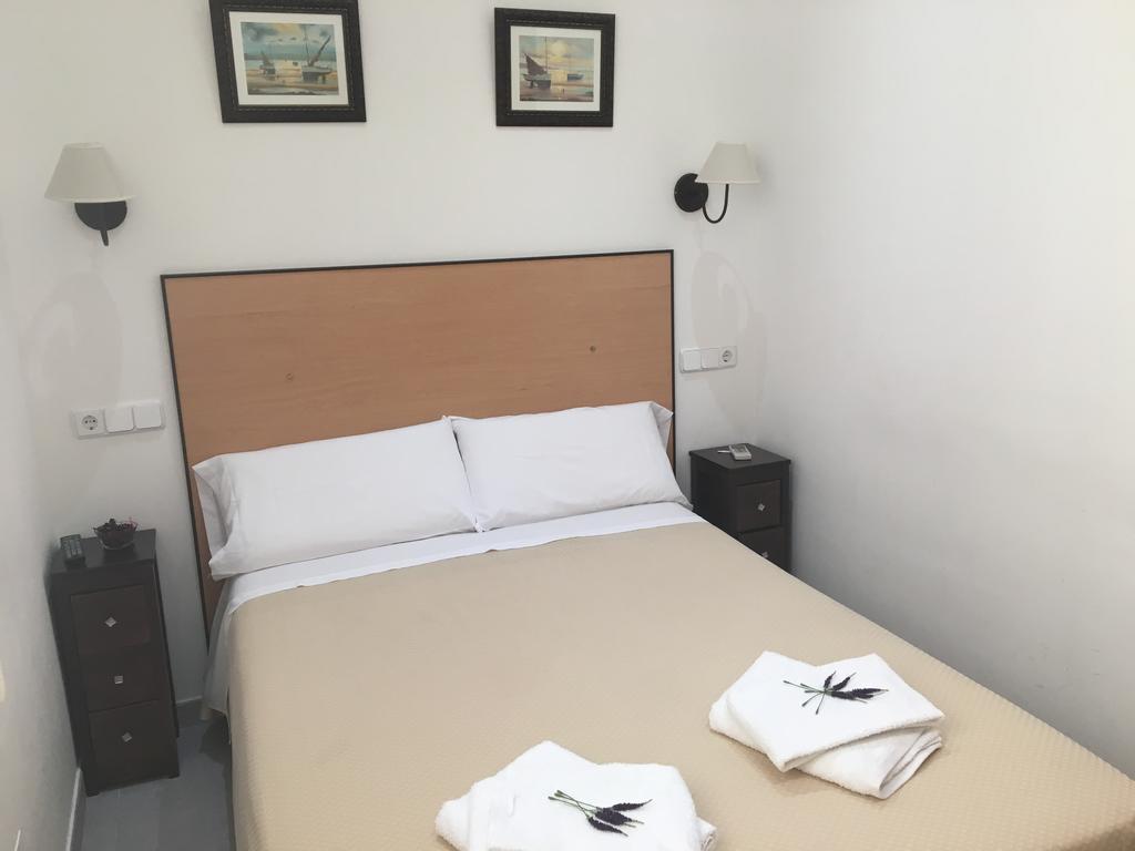 Hostal R. Lido Madrid Ngoại thất bức ảnh