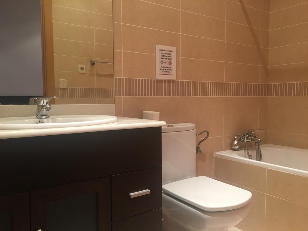 Hostal R. Lido Madrid Ngoại thất bức ảnh