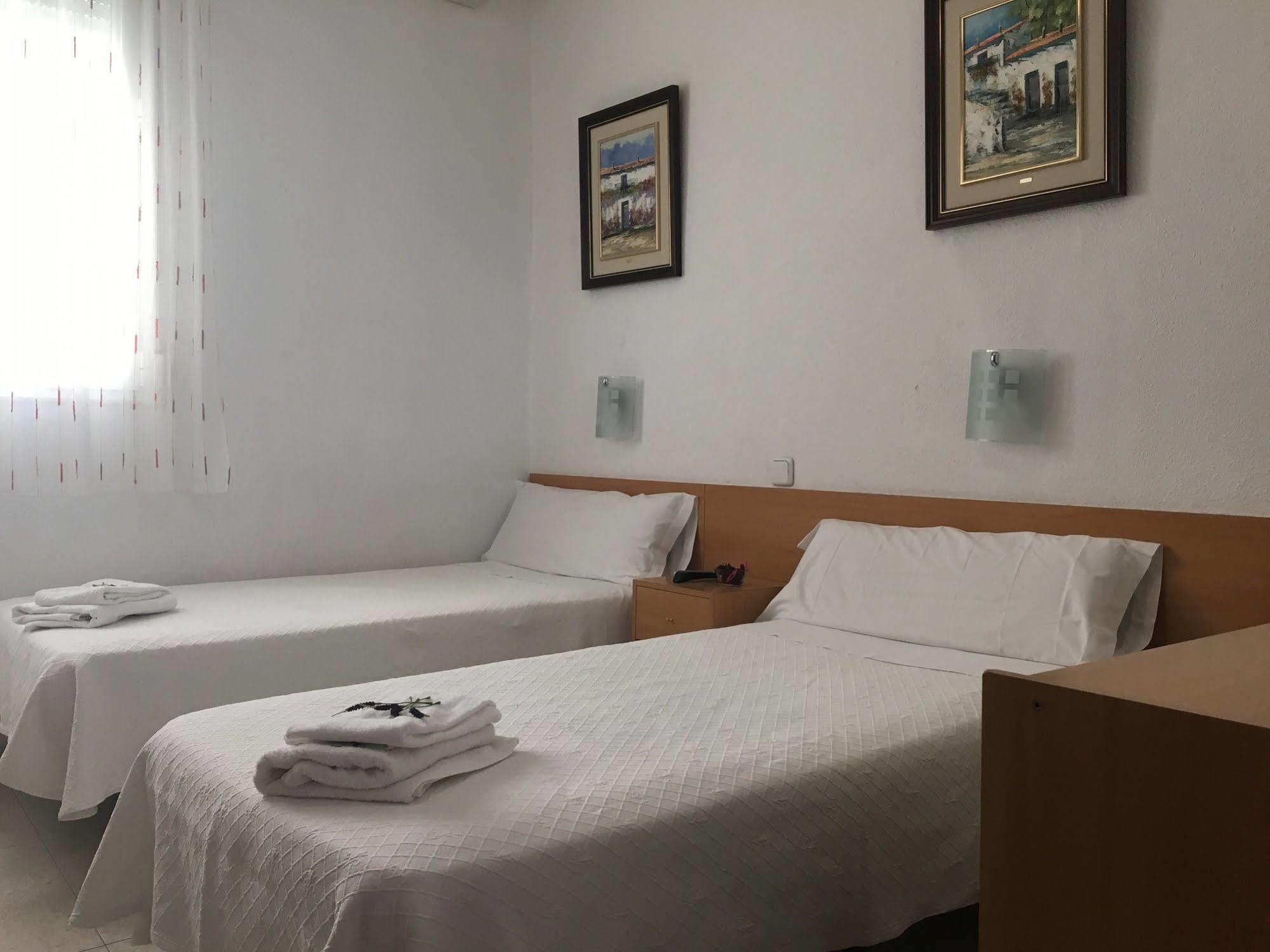 Hostal R. Lido Madrid Ngoại thất bức ảnh