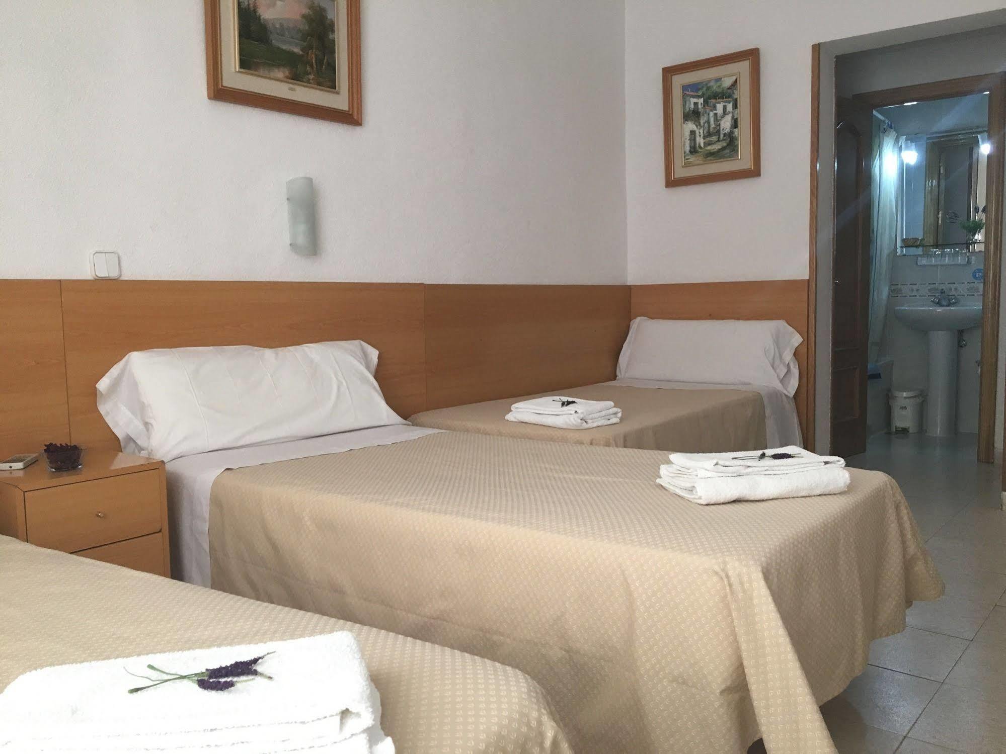 Hostal R. Lido Madrid Ngoại thất bức ảnh
