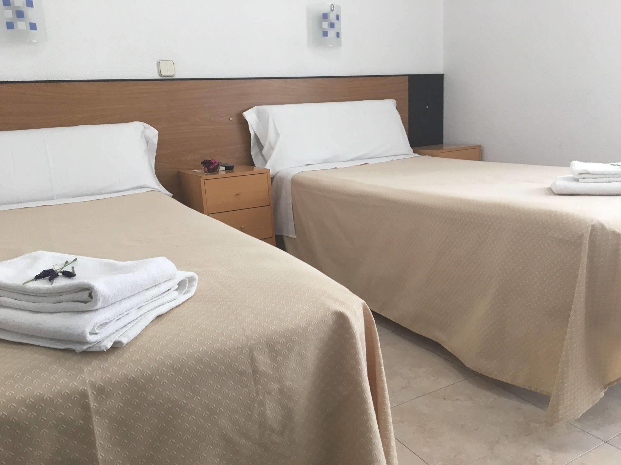 Hostal R. Lido Madrid Ngoại thất bức ảnh