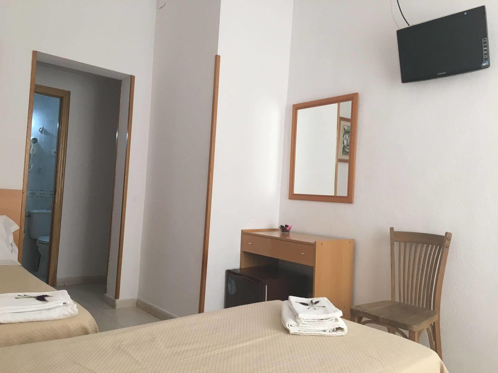 Hostal R. Lido Madrid Ngoại thất bức ảnh