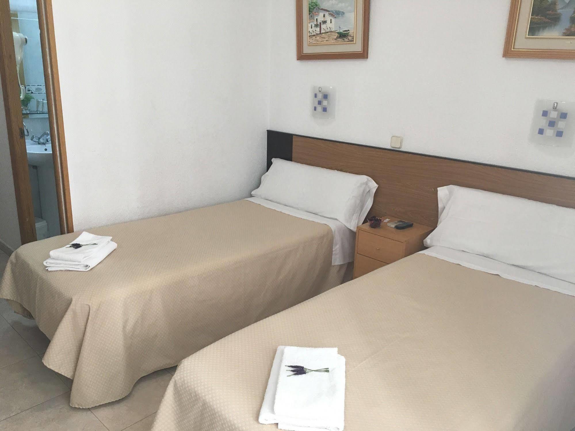 Hostal R. Lido Madrid Ngoại thất bức ảnh