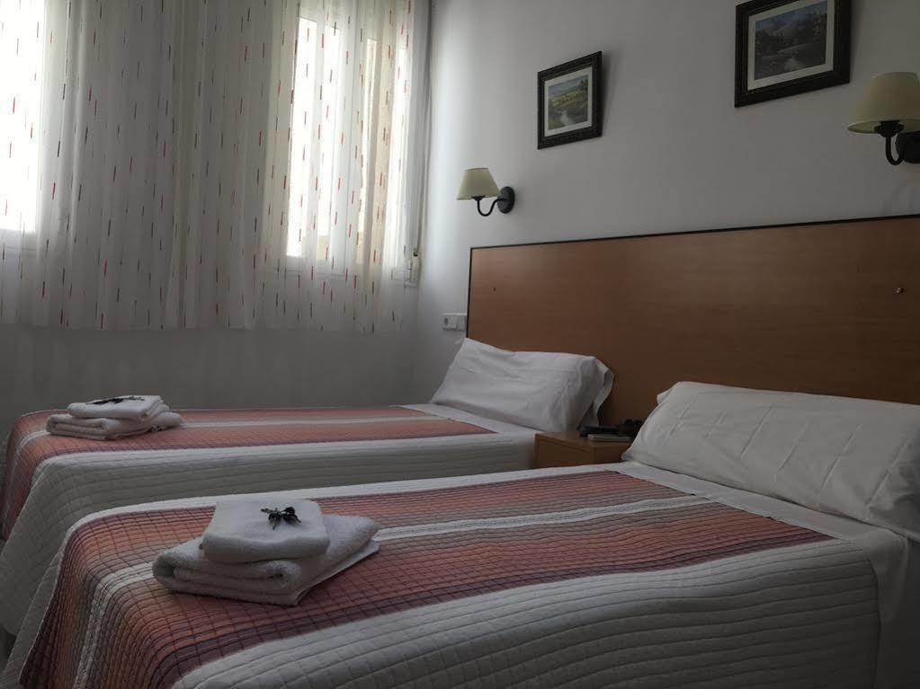Hostal R. Lido Madrid Ngoại thất bức ảnh