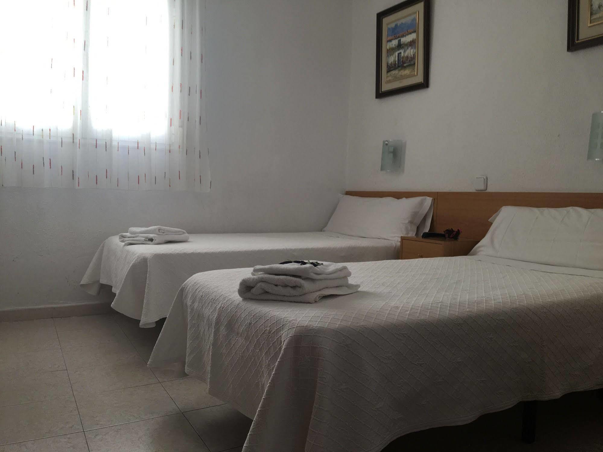 Hostal R. Lido Madrid Ngoại thất bức ảnh